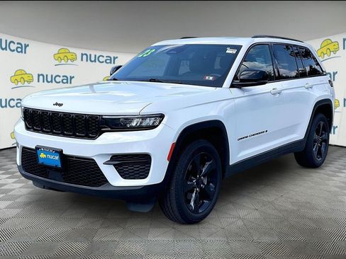 Used 2023 Jeep Grand Cherokee Altitude AWD/4WD image 3