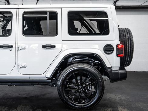 Used 2024 Jeep Wrangler Unlimited Sahara w/ Safety Group AWD/4WD image 13