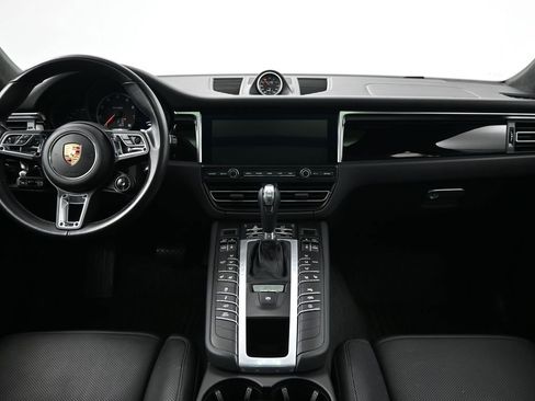 Used 2021 Porsche Macan Turbo image 9