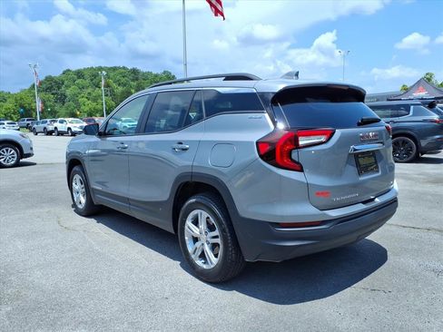 Used 2024 GMC Terrain SLE w/ Driver Convenience Package AWD/4WD image 3
