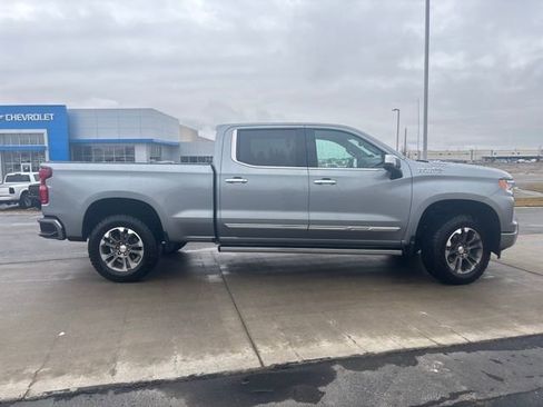 Used 2025 Chevrolet Silverado 1500 High Country w/ Technology Package AWD/4WD image 2