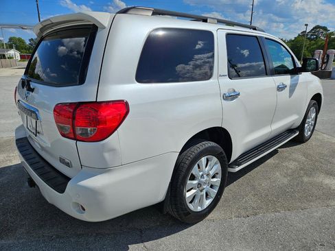 Used 2017 Toyota Sequoia Platinum RWD image 6