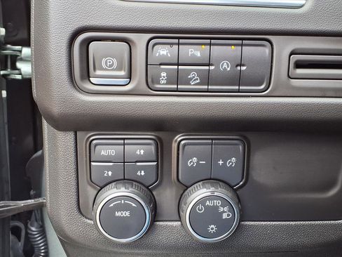 Used 2023 Chevrolet Suburban Premier image 14