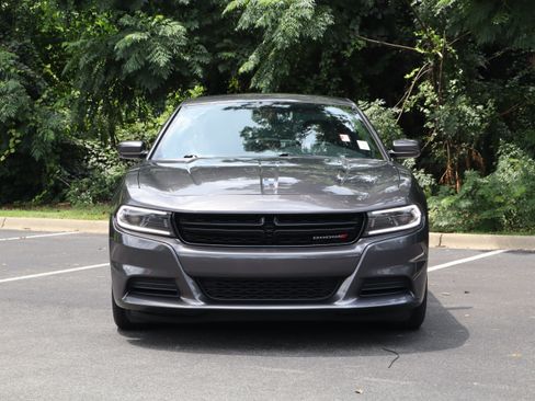 Used 2022 Dodge Charger SXT RWD image 3