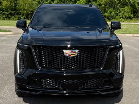 Used 2025 Cadillac Escalade V AWD/4WD image 5