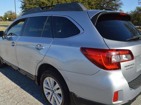 Used 2015 Subaru Outback 2.5i Premium image 4