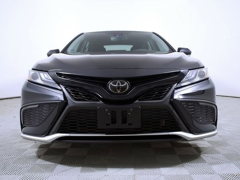 Used 2023 Toyota Camry XSE FWD image 5