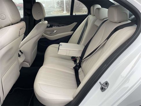 Used 2019 Mercedes-Benz E 300 4MATIC image 13