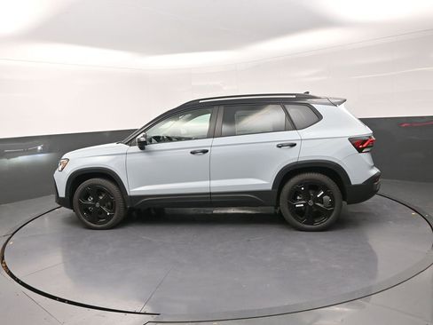New 2026 Volkswagen Taos SE image 5