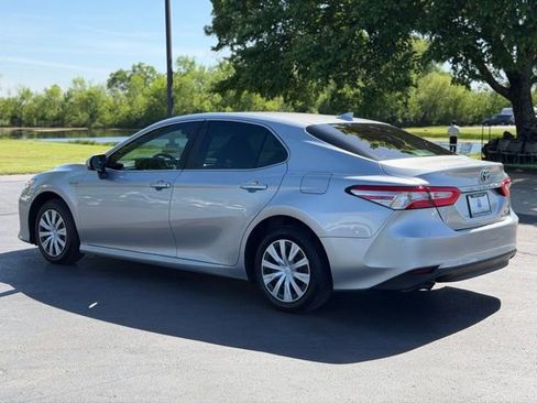Used 2020 Toyota Camry LE w/ Fleet Convenience Package FWD image 5