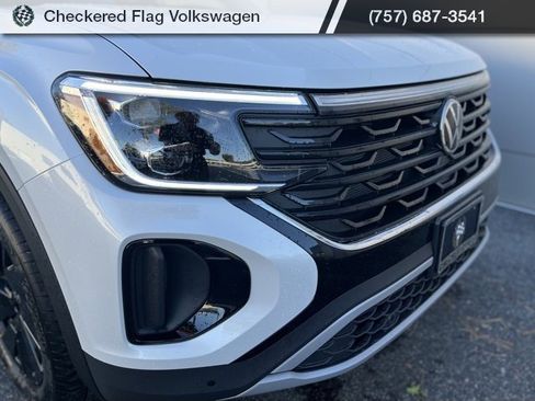 New 2026 Volkswagen Atlas SE image 2