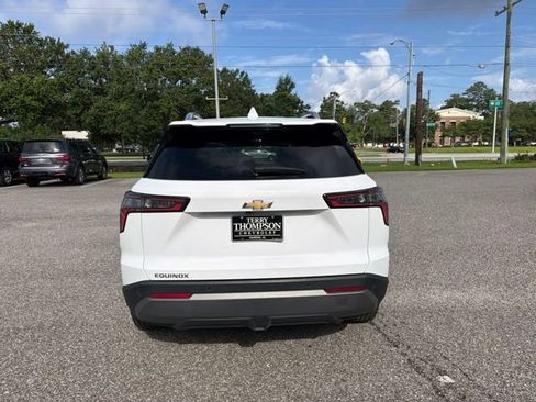 Used 2025 Chevrolet Equinox LT w/ Convenience Package II FWD image 6