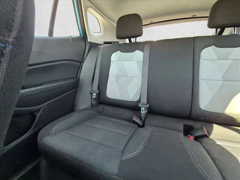 Used 2025 Chevrolet Trax LS w/ LS Convenience Package FWD image 4