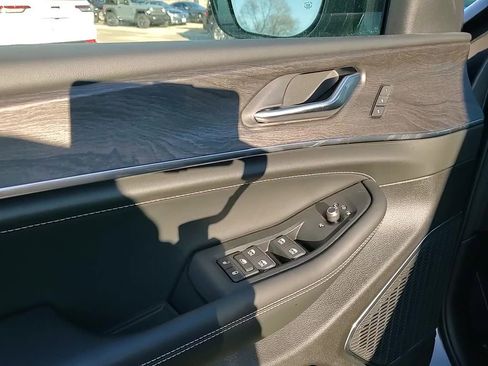 New 2025 Jeep Grand Cherokee L Overland w/ Rear Seat Video Group I AWD/4WD image 10