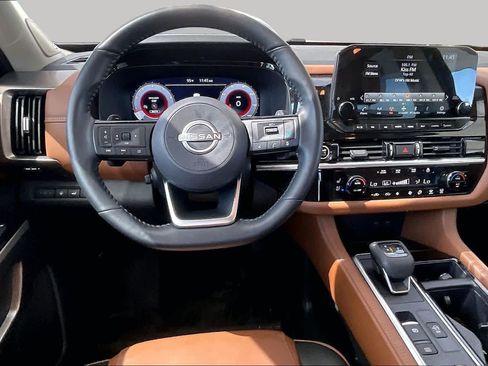 Used 2024 Nissan Pathfinder Platinum AWD/4WD image 6
