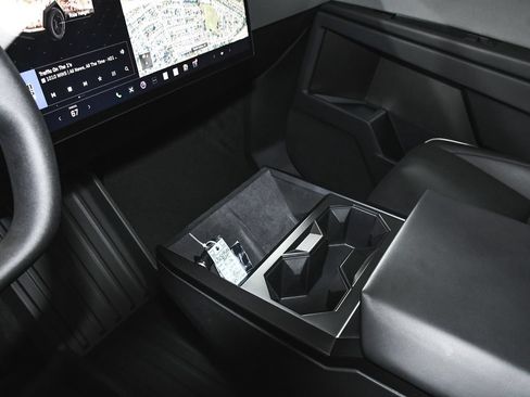 Used 2025 Tesla Cybertruck AWD Crew Cab image 43