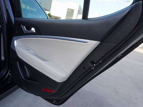 Used 2023 Genesis G70 2.0T image 22