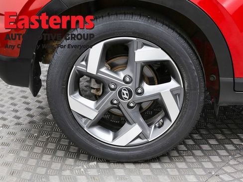 Used 2022 Hyundai Venue Limited image 30