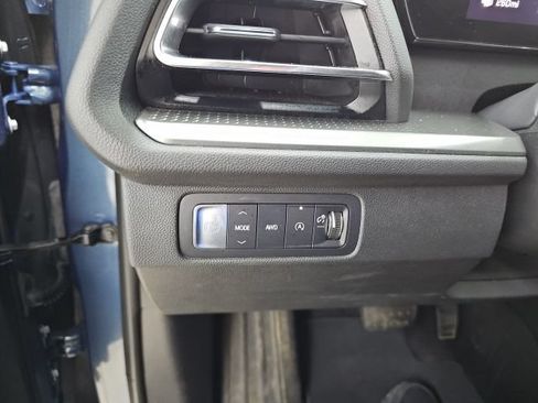Used 2025 Chevrolet Traverse LT AWD/4WD image 30