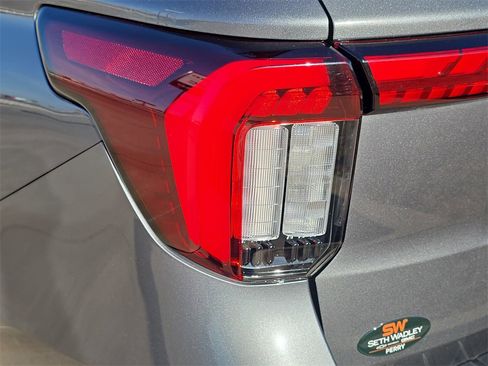 Used 2025 Ford Explorer ST image 35