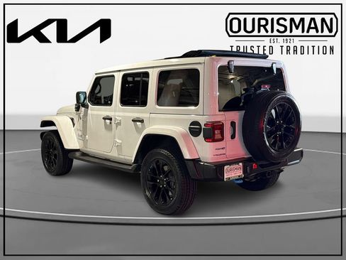 Used 2022 Jeep Wrangler Unlimited Sahara AWD/4WD image 3