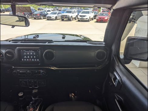 Used 2021 Jeep Wrangler Unlimited Sport AWD/4WD image 4
