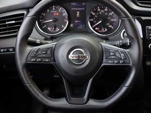 Used 2018 Nissan Rogue SV image 14
