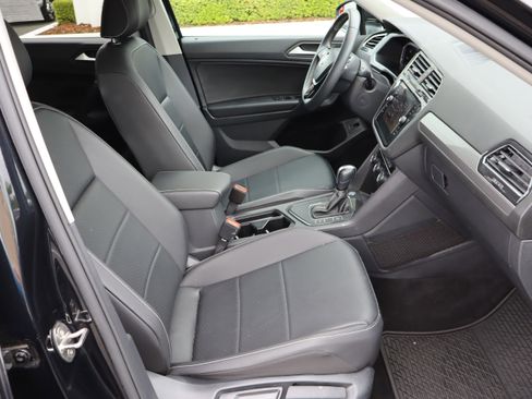 Used 2021 Volkswagen Tiguan SEL FWD image 38