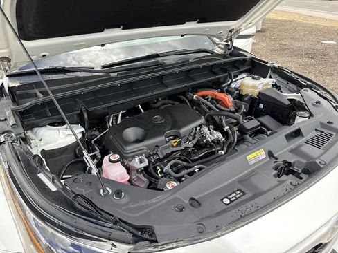 Used 2021 Toyota Highlander LE image 7