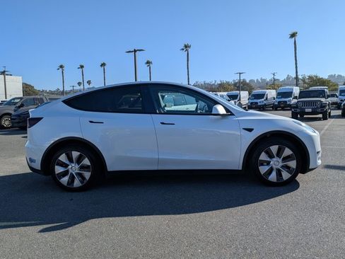 Used 2021 Tesla Model Y Long Range image 4