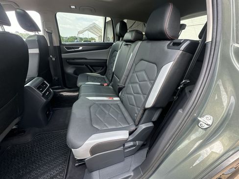 Used 2025 Volkswagen Atlas Peak Edition SE AWD/4WD image 32