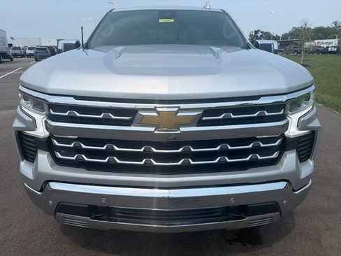 Used 2022 Chevrolet Silverado 1500 LTZ w/ LTZ Premium Package AWD/4WD image 3