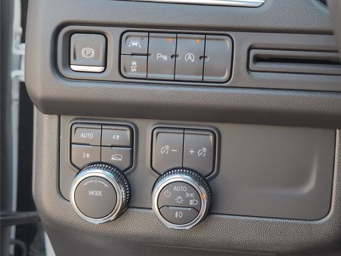 Used 2024 GMC Yukon XL SLT image 20