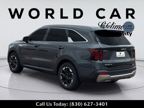 Used 2024 Kia Sorento S FWD image 5