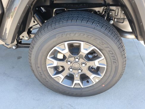 New 2026 Jeep Gladiator Sport AWD/4WD image 18