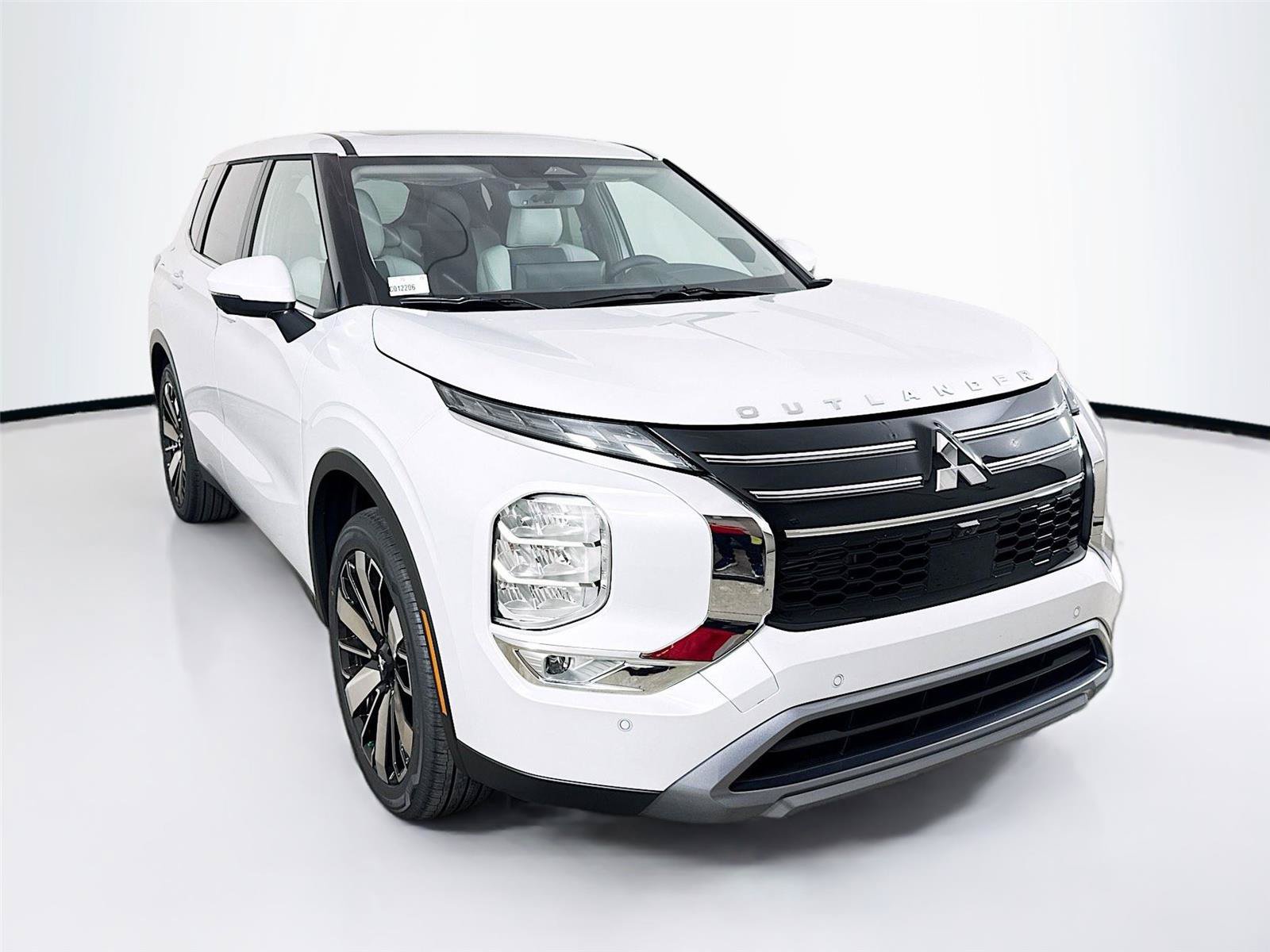 New 2026 Mitsubishi Outlander SE FWD image 2