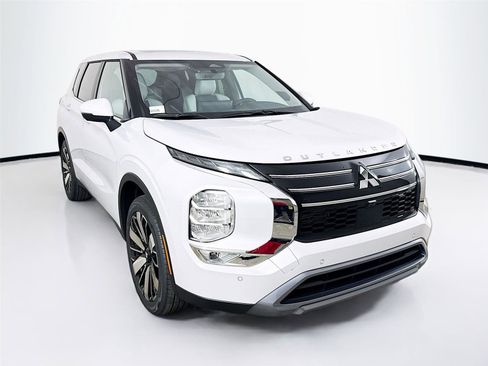 New 2026 Mitsubishi Outlander SE FWD image 2
