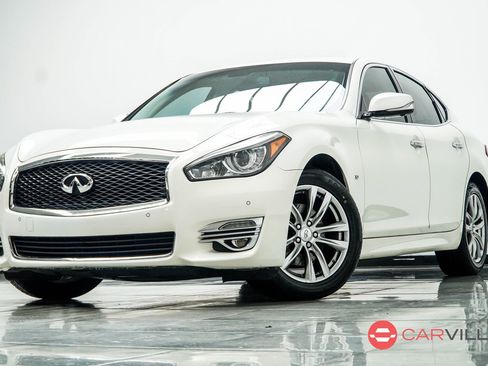 Used 2015 INFINITI Q70 3.7 RWD image 1