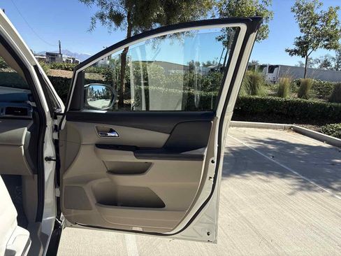 Used 2016 Honda Odyssey EX image 18