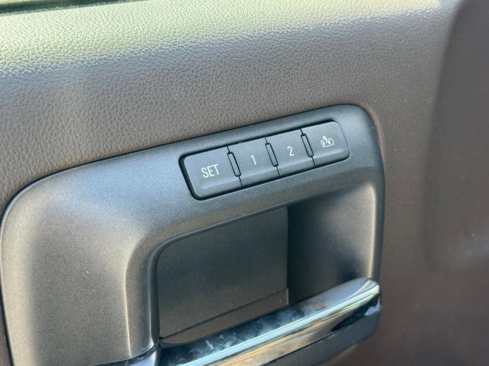 Used 2018 Chevrolet Silverado 1500 LTZ w/ Texas Edition AWD/4WD image 12