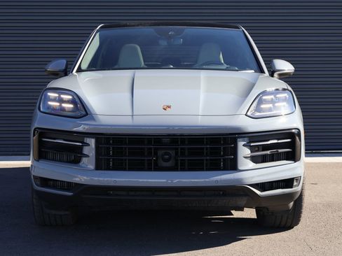 Used 2025 Porsche Cayenne S image 6
