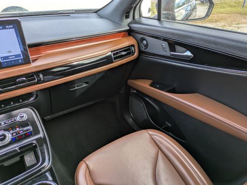 Used 2022 Lincoln Nautilus Reserve w/ Equipment Group 201A image 16