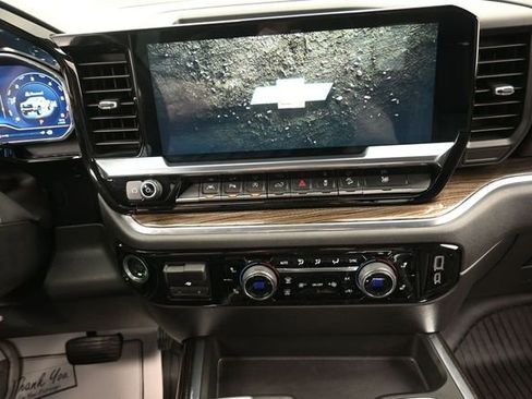 Used 2023 Chevrolet Silverado 1500 LT Trail Boss w/ LT Trail Boss Premium Package AWD/4WD image 10