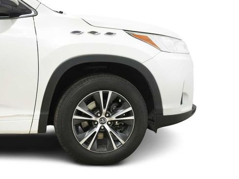 Used 2016 Toyota Highlander LE image 8