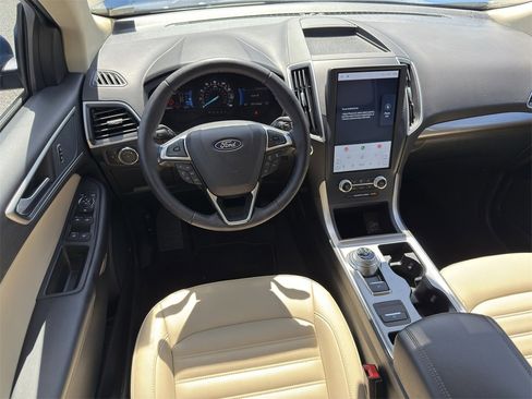 Used 2024 Ford Edge SEL w/ Convenience Package image 12