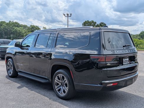 Used 2024 Jeep Wagoneer L 2WD w/ Premium Group I image 7