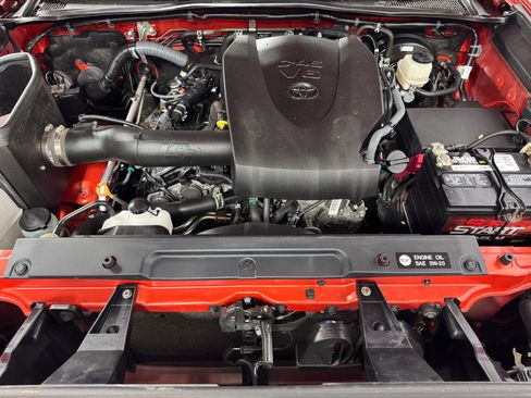 Used 2017 Toyota Tacoma TRD Sport AWD/4WD image 20