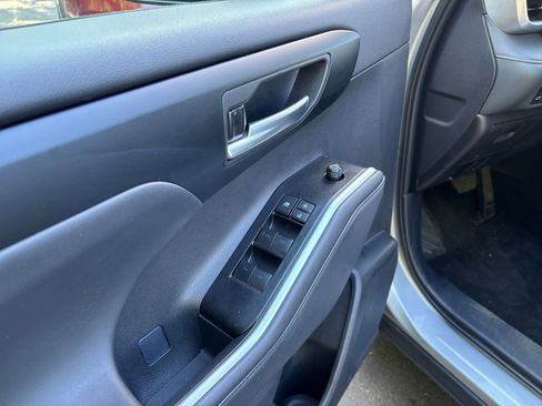 Used 2025 Toyota Highlander XSE AWD/4WD image 18