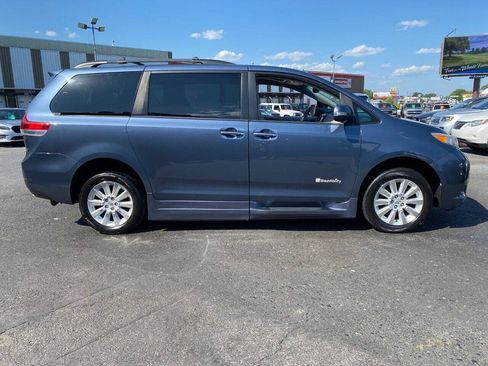 Used 2013 Toyota Sienna Limited w/ Premium Pkg FWD image 5