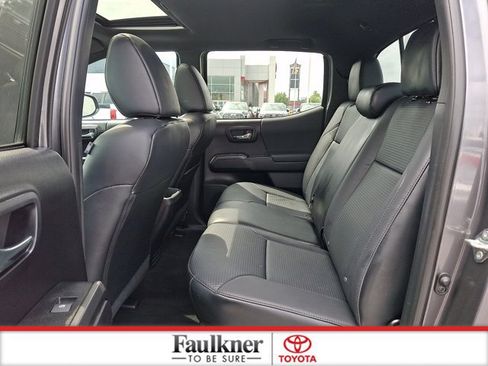 Used 2020 Toyota Tacoma TRD Off-Road w/ TRD Premium Off Road Package AWD/4WD image 10